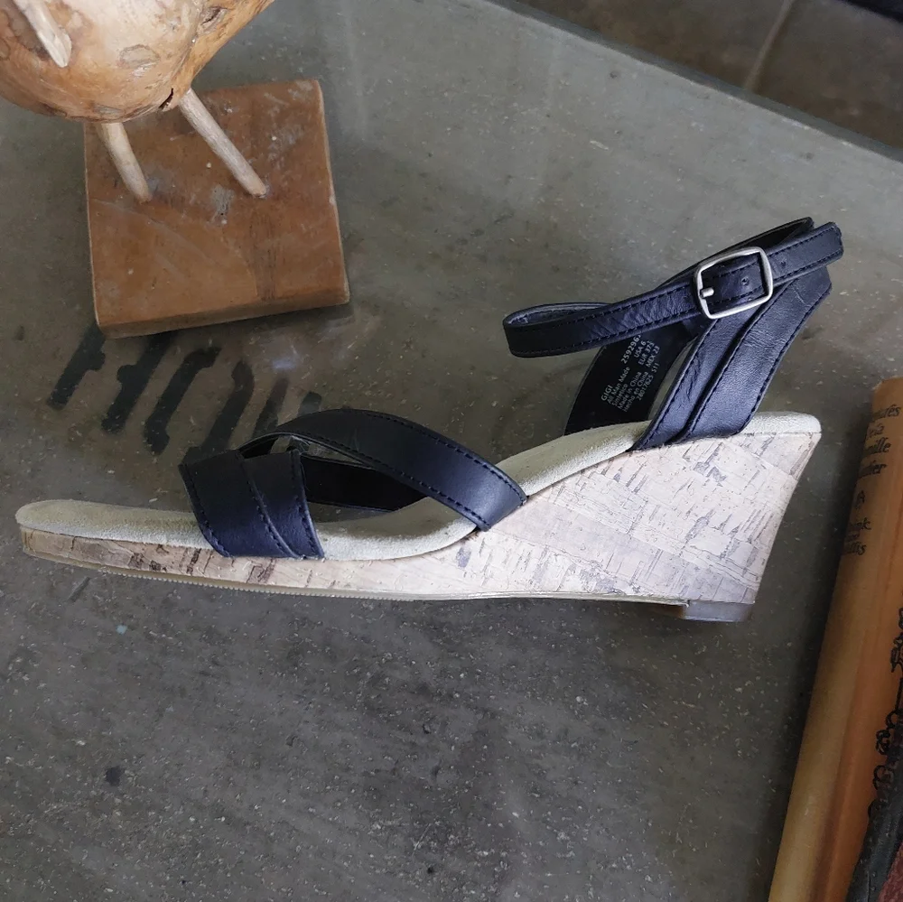 Faded Glory Wedge Sandel, Left Shoe, Size 6